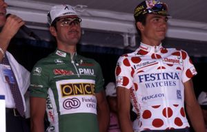 Laurent Jalabert et Richard Virenque, respectivement maillots vert et à pois sur le podium le 13 juillet 1995 (photographie Christian Bruchet).