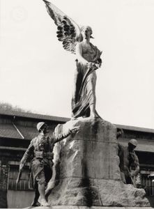 Monument de la Société des mines de la Loire (1991).